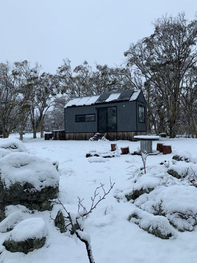 Big Yard Escapes - Two Off-Grid Tiny Houses On The Mowamba River 金德拜恩 外观 照片