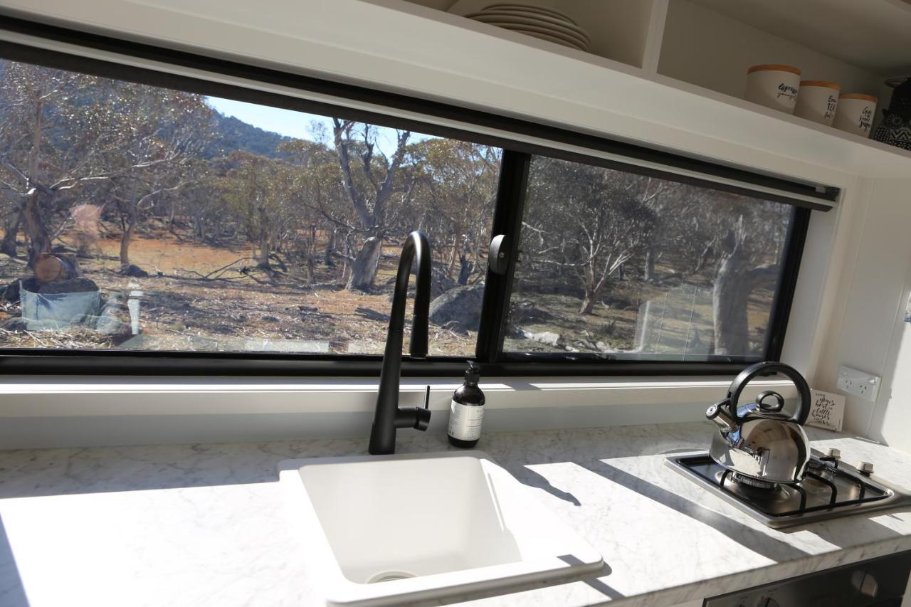 Big Yard Escapes - Two Off-Grid Tiny Houses On The Mowamba River 金德拜恩 外观 照片