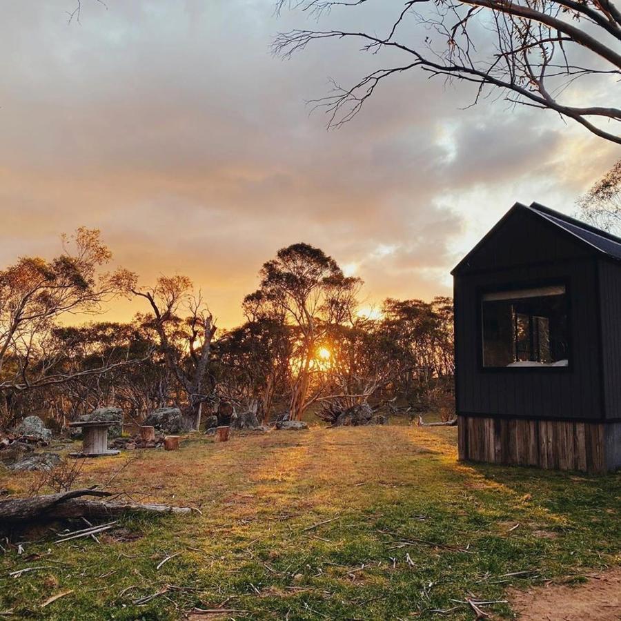 Big Yard Escapes - Two Off-Grid Tiny Houses On The Mowamba River 金德拜恩 外观 照片