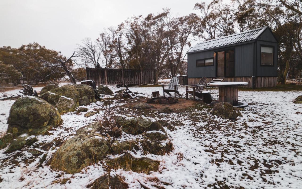 Big Yard Escapes - Two Off-Grid Tiny Houses On The Mowamba River 金德拜恩 外观 照片
