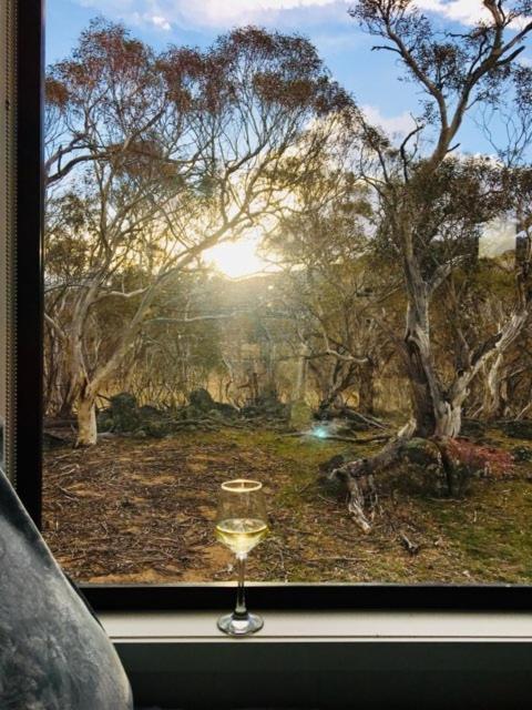 Big Yard Escapes - Two Off-Grid Tiny Houses On The Mowamba River 金德拜恩 外观 照片