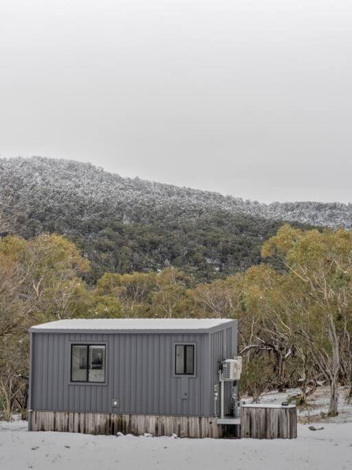 Big Yard Escapes - Two Off-Grid Tiny Houses On The Mowamba River 金德拜恩 外观 照片