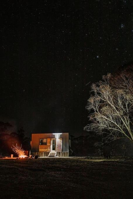 Big Yard Escapes - Two Off-Grid Tiny Houses On The Mowamba River 金德拜恩 外观 照片