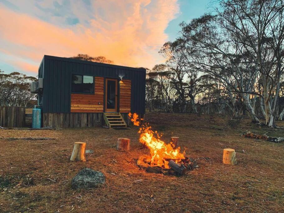 Big Yard Escapes - Two Off-Grid Tiny Houses On The Mowamba River 金德拜恩 外观 照片
