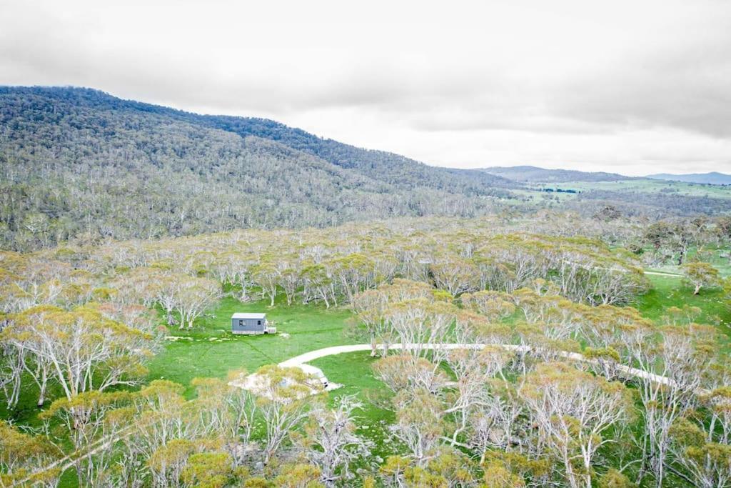 Big Yard Escapes - Two Off-Grid Tiny Houses On The Mowamba River 金德拜恩 外观 照片
